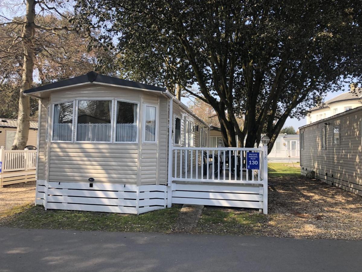 Mudeford Beach Lodge Exterior photo
