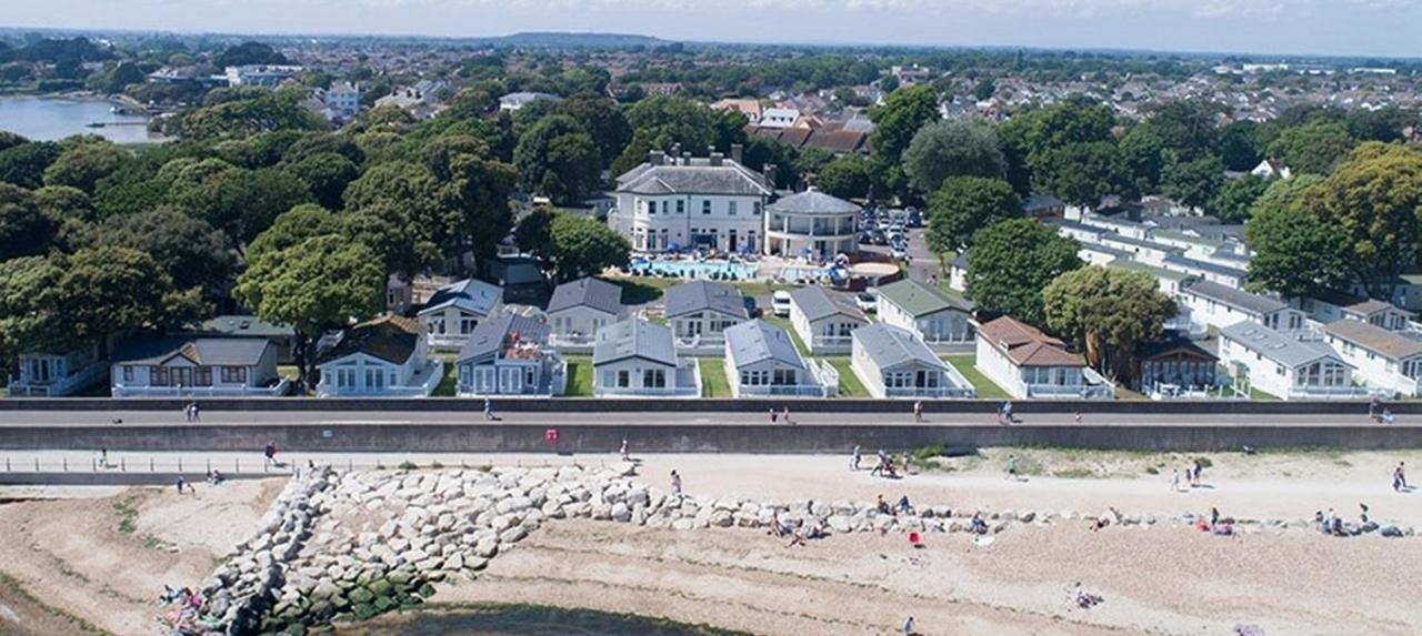 Mudeford Beach Lodge Exterior photo