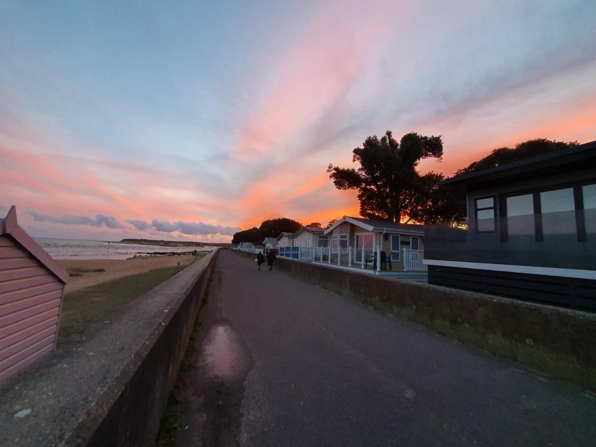 Mudeford Beach Lodge Exterior photo