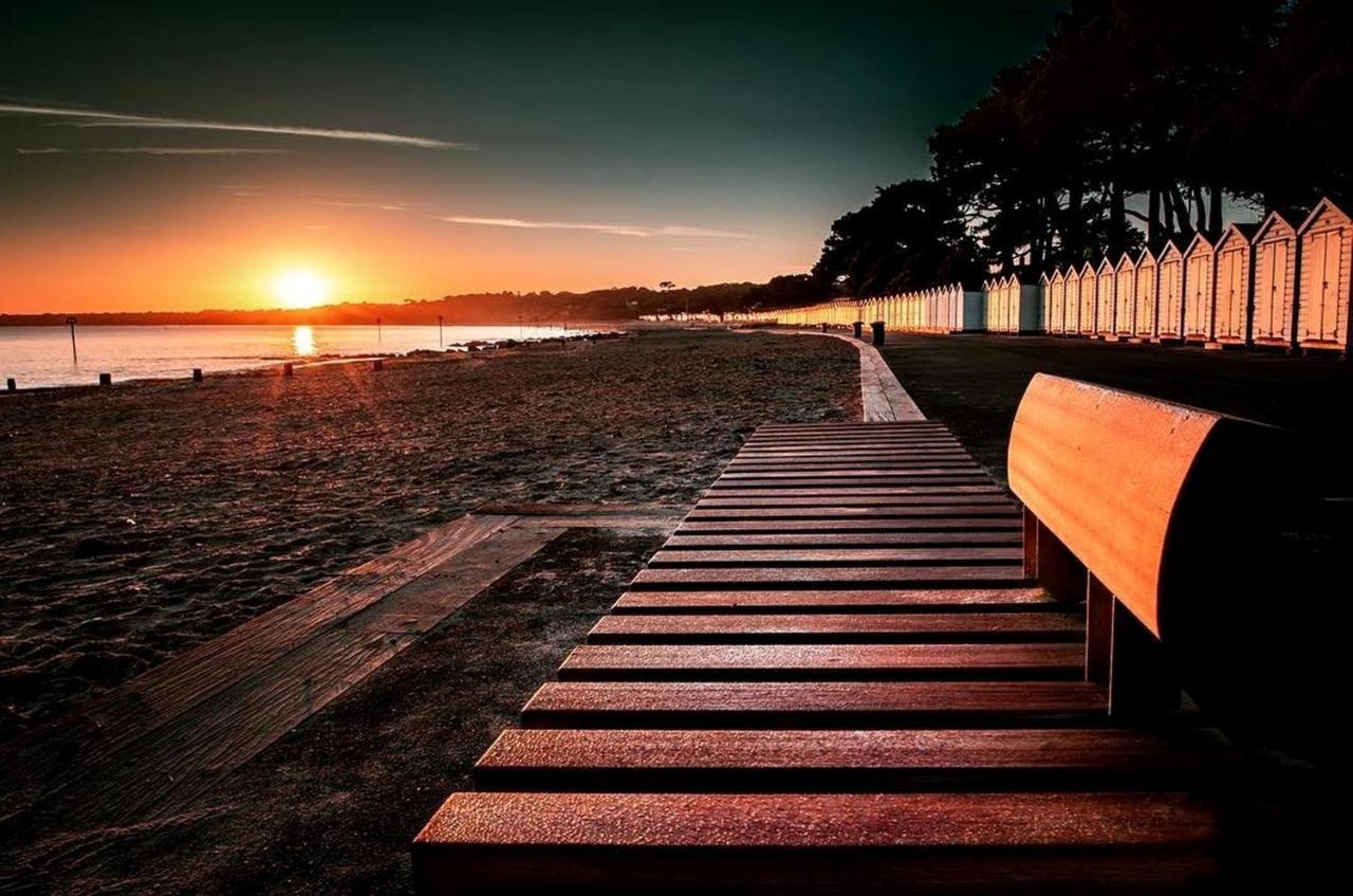 Mudeford Beach Lodge Exterior photo